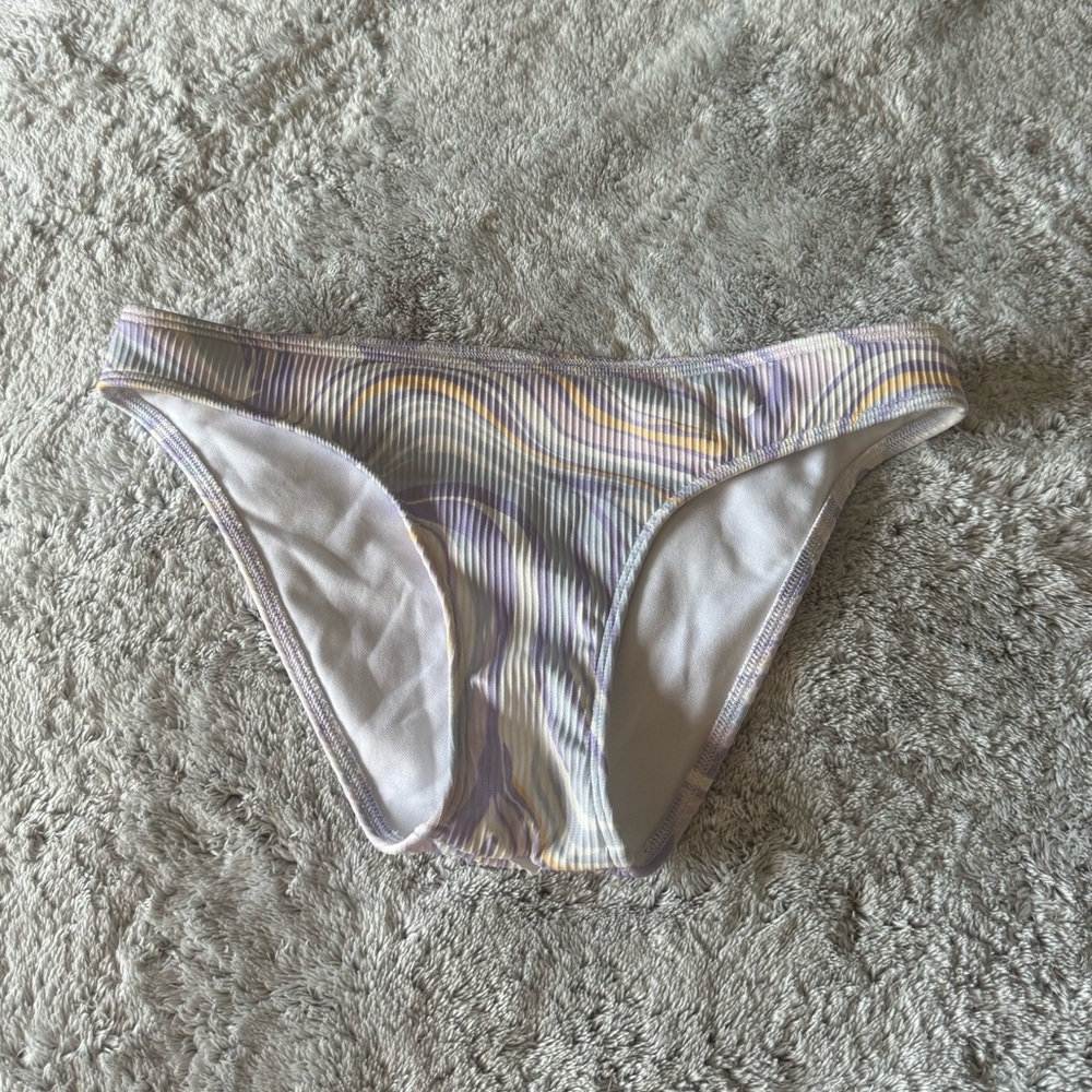 hollister swim bottoms!